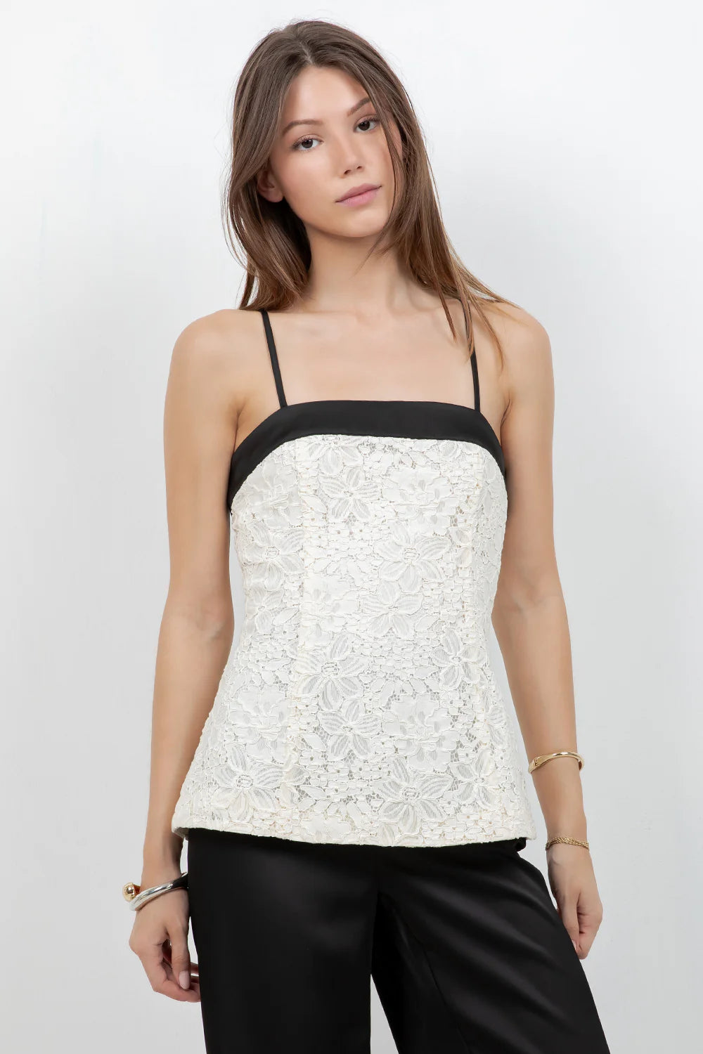 FITTED LACE SLEEVELESS TANK TOP