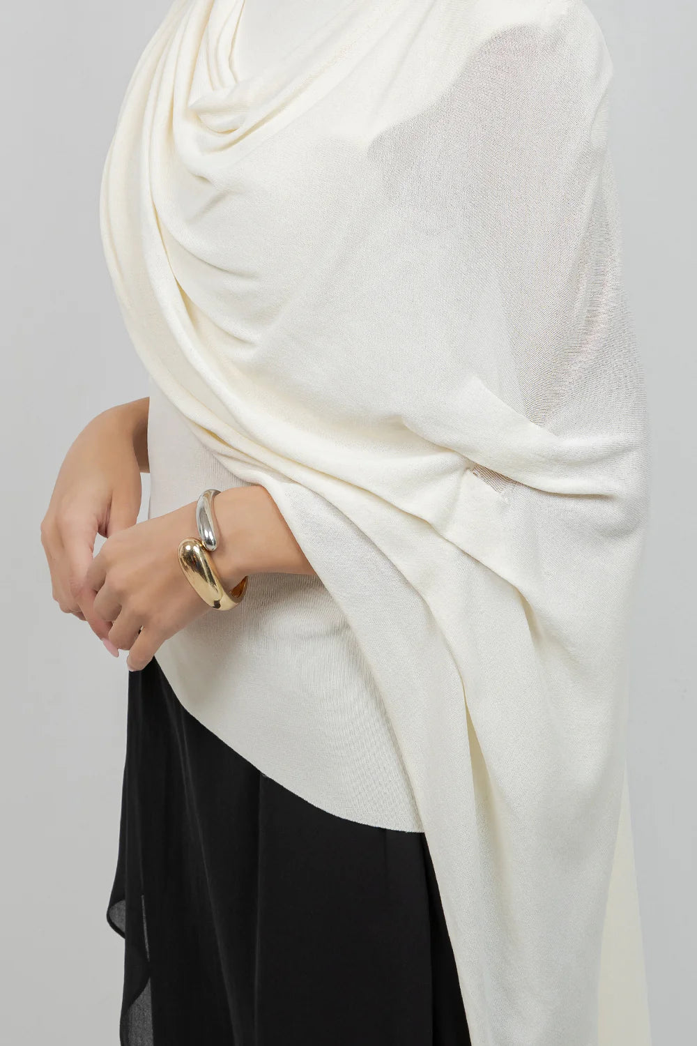 KNITTED SLEEVLESS TOP WITH ASYMMETRICAL MESH CAPE SELF