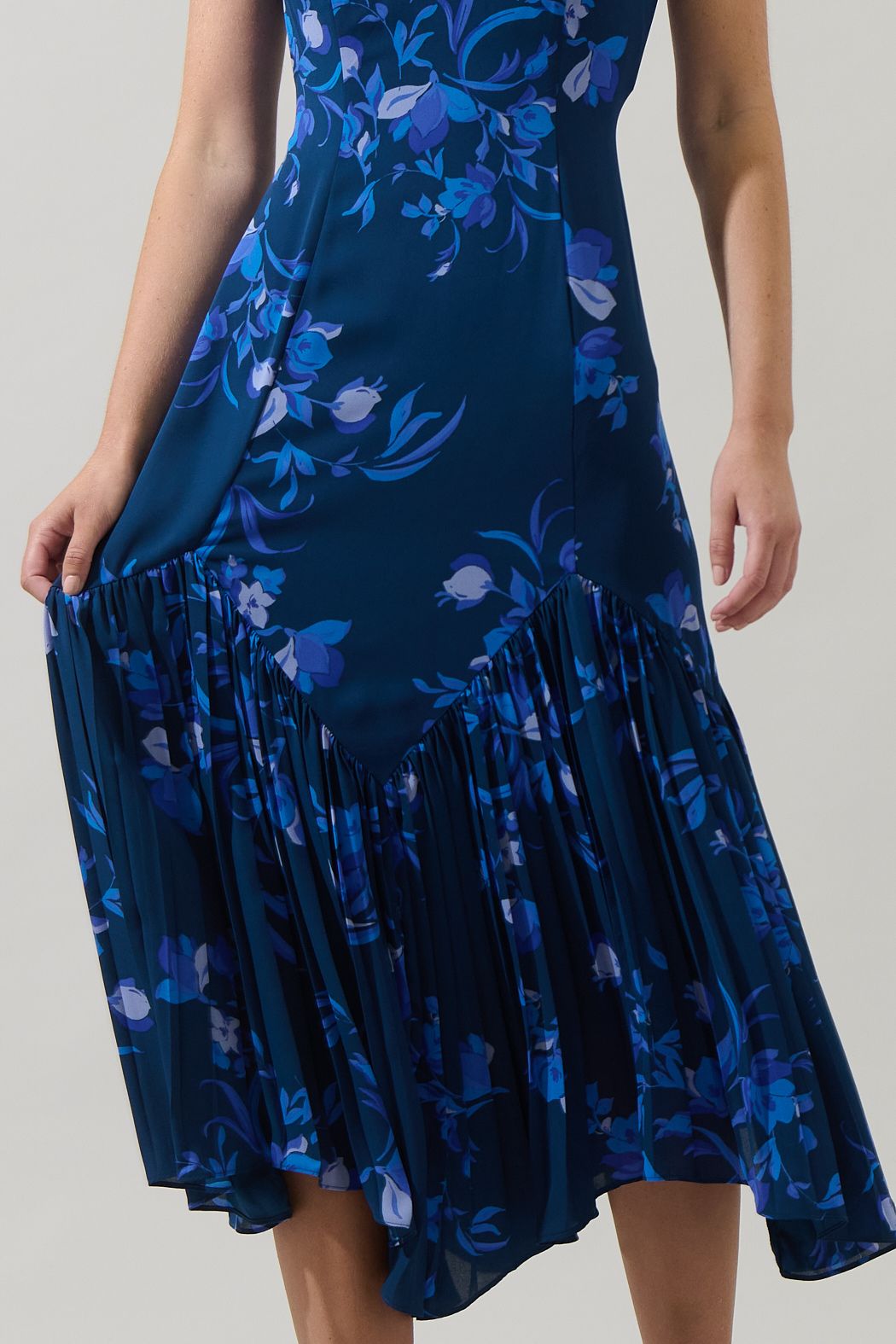 Niva Floral Hendra Pleated Maxi Dress