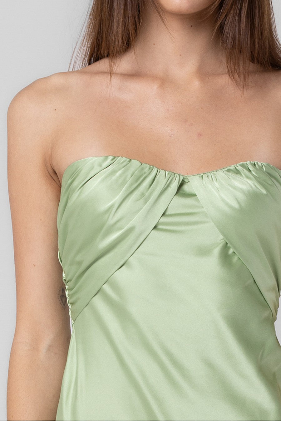 SATIN SWEETHEART NECKLINE
TUBE DRESS