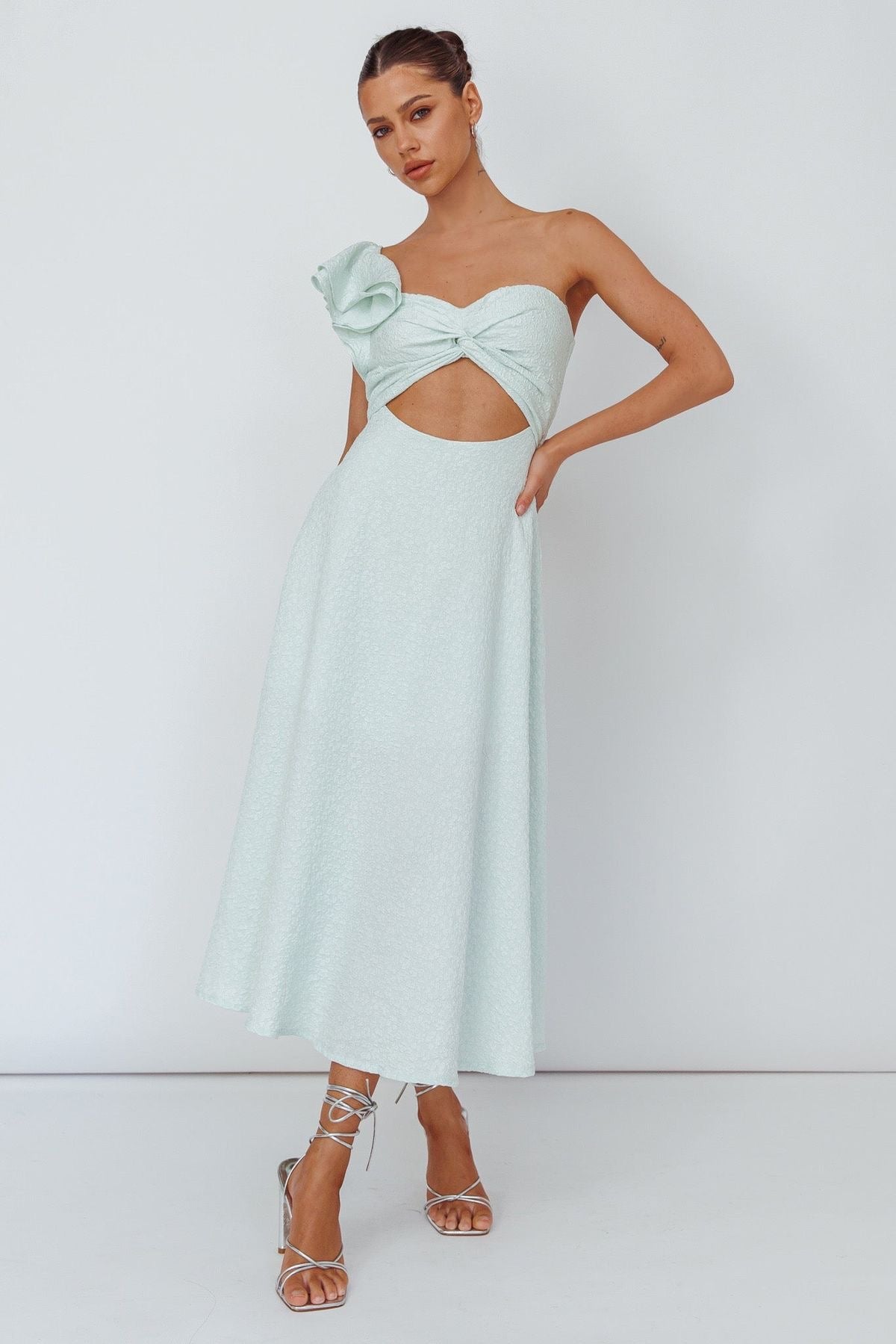 Jolina Ruffle Shoulder Midi Dress
Mint