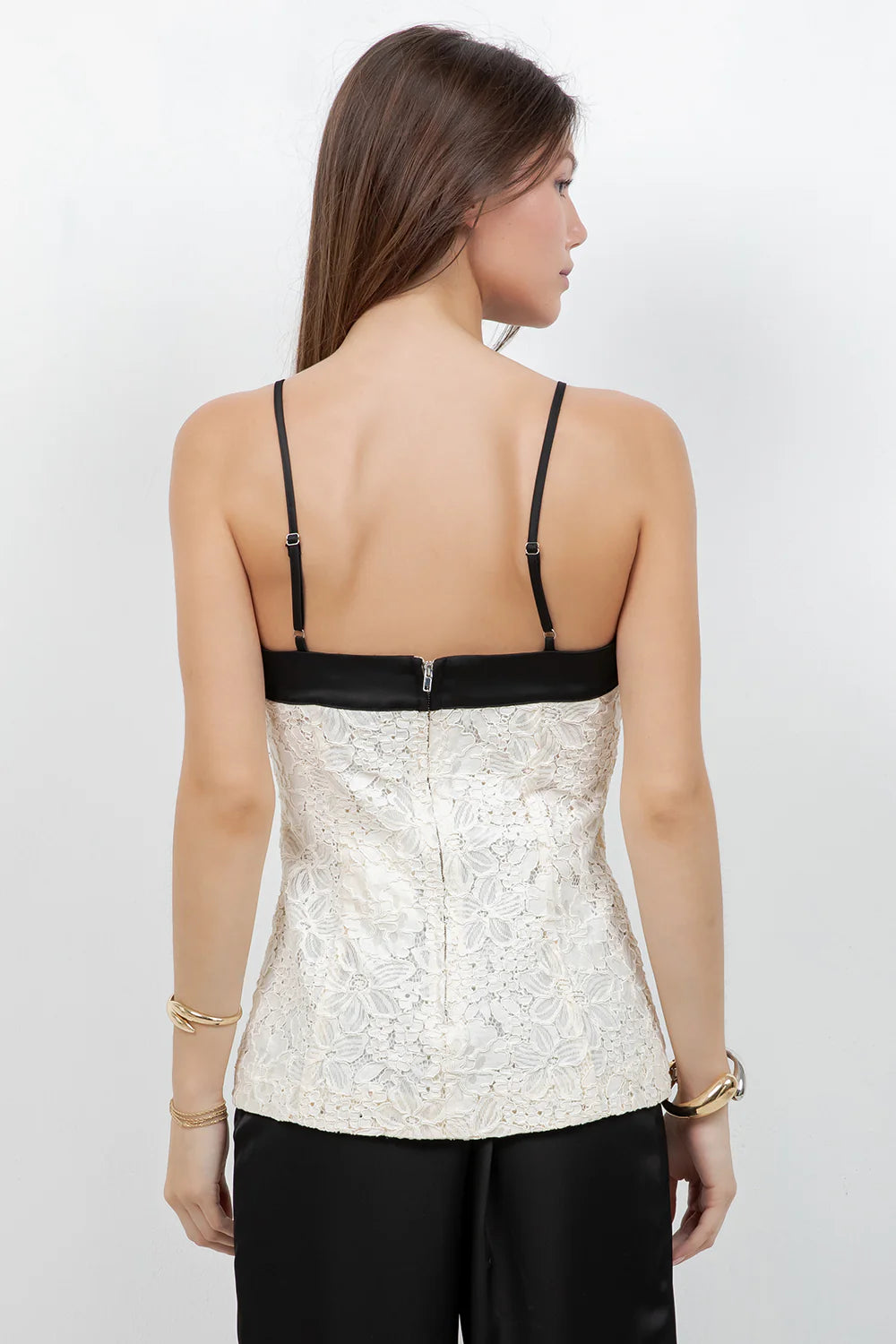 FITTED LACE SLEEVELESS TANK TOP