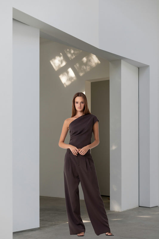 ONE SHOULDER TOP AND
PANTS SET
