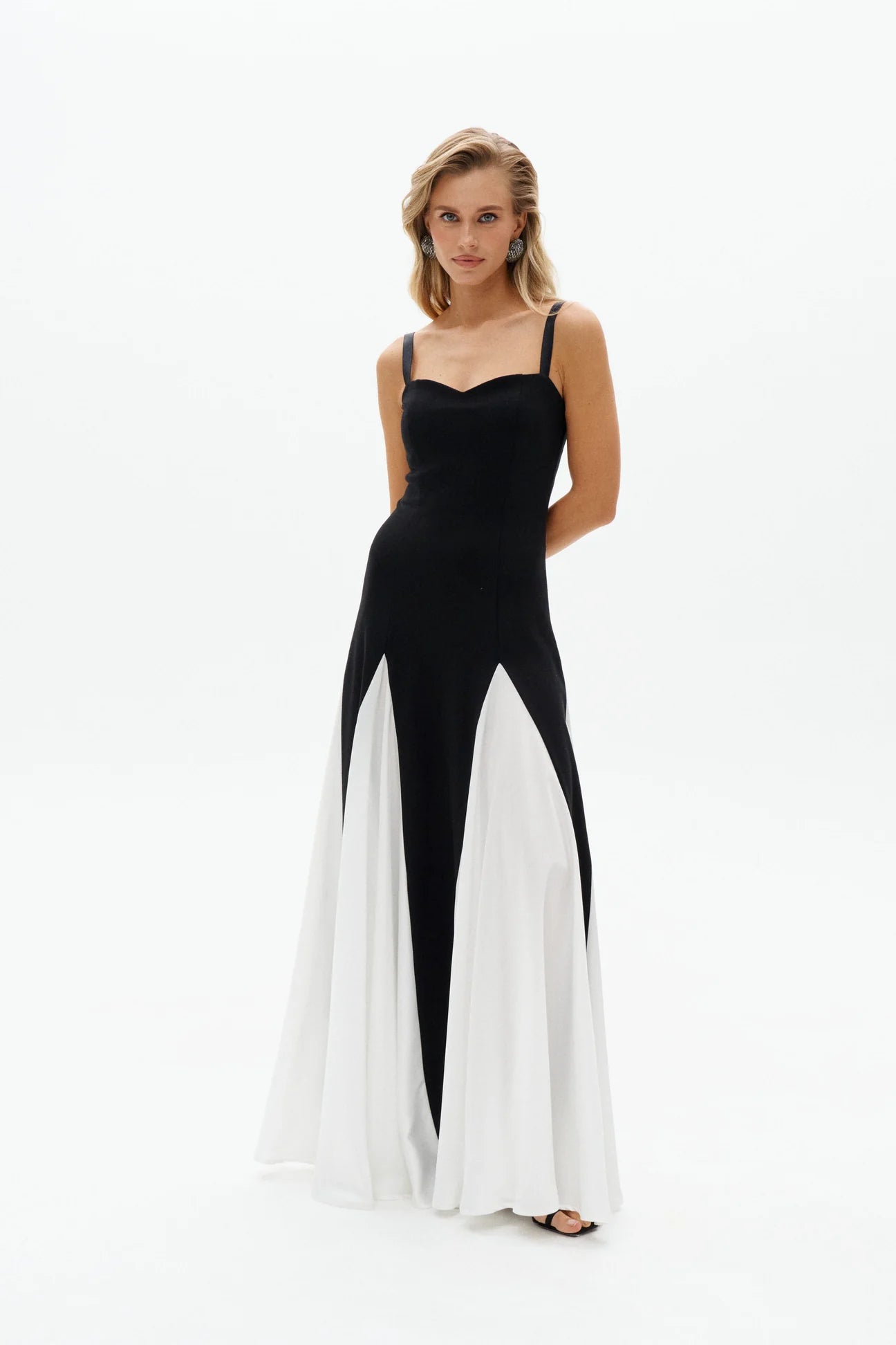 Contrast Pleated Maxi Dress