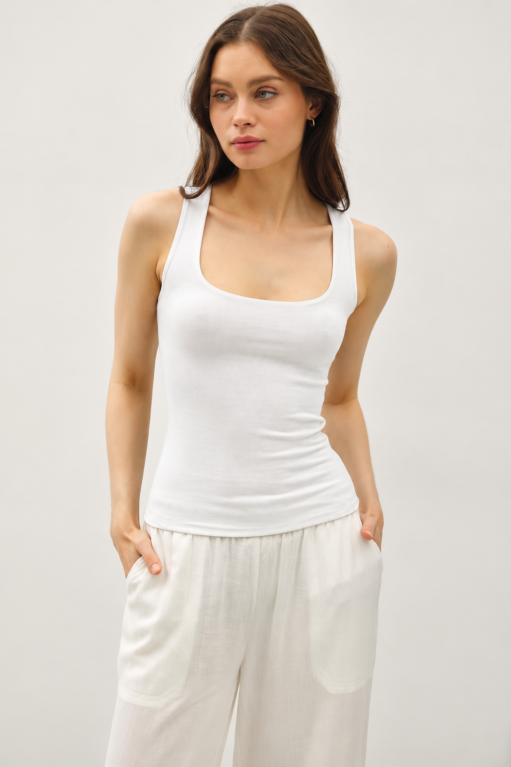 BASIC SQUARE NECK
TANK