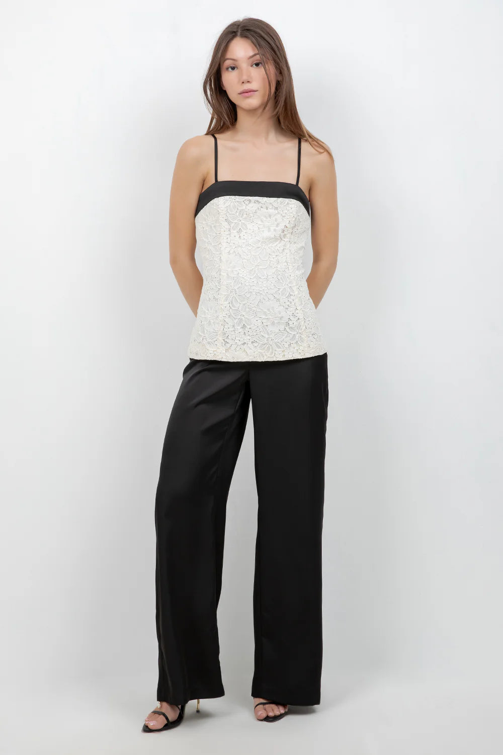 FITTED LACE SLEEVELESS TANK TOP